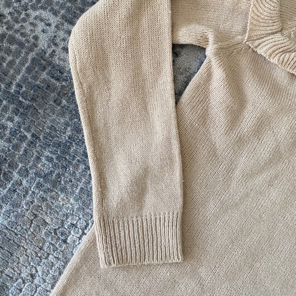 Ruffle front yoke crew neck sweater - Picture 4 of 6
